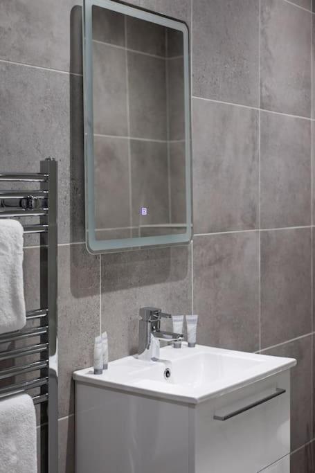 Luxury, Sleeps 6, City Centre Belfast Exterior photo